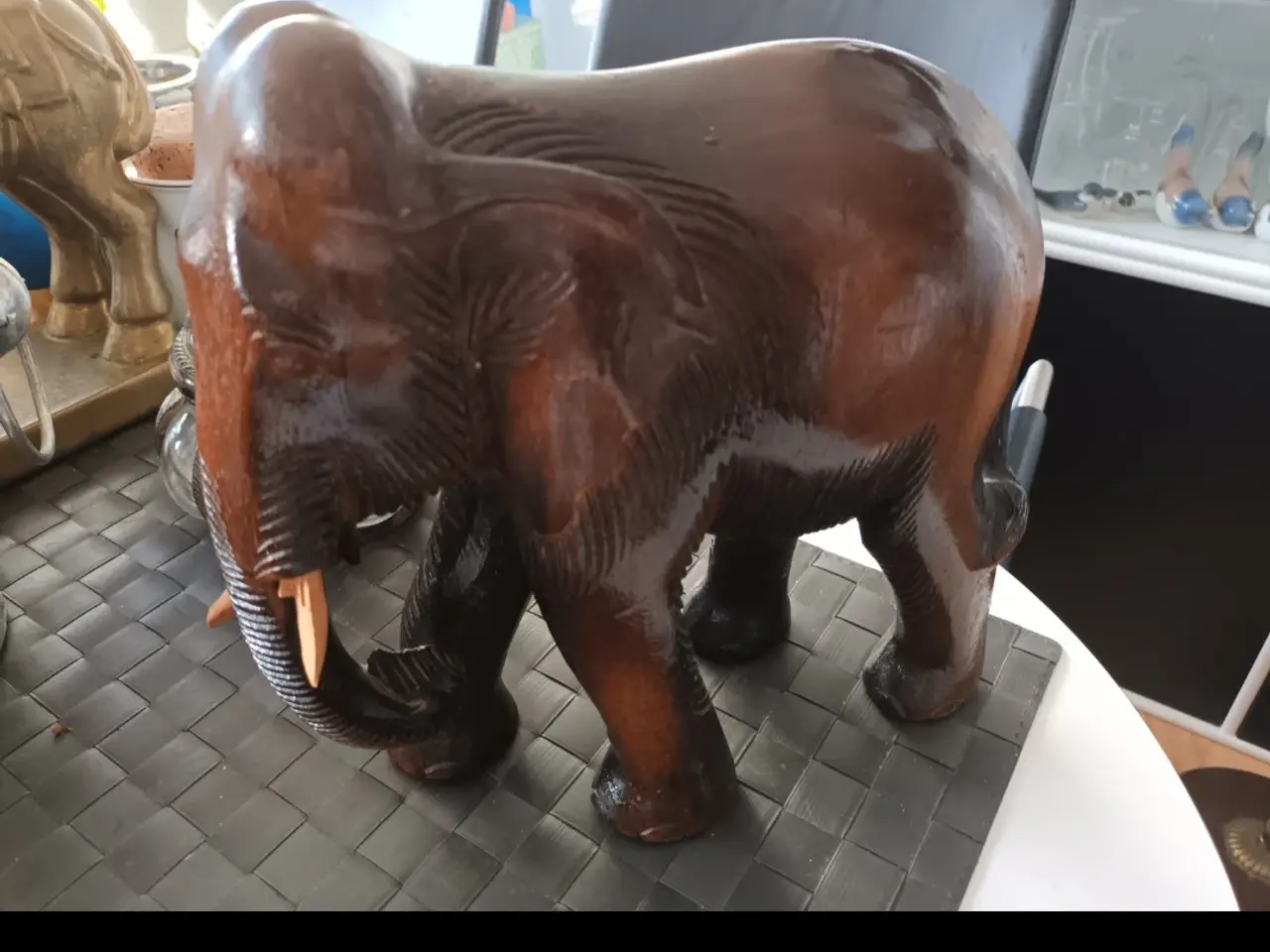 Billede 1 - FLOT ANTIK HÅNDSKÅRET ELEFANT 25X25 CM