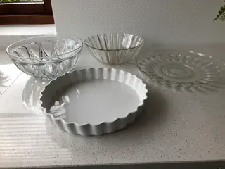 Tærteform 26 cm. Lagkagefad + 2 Glas Skål