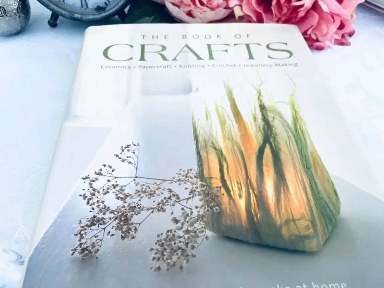 Billede 1 - Håndarbejdsbog / hobbybog CRAFTS