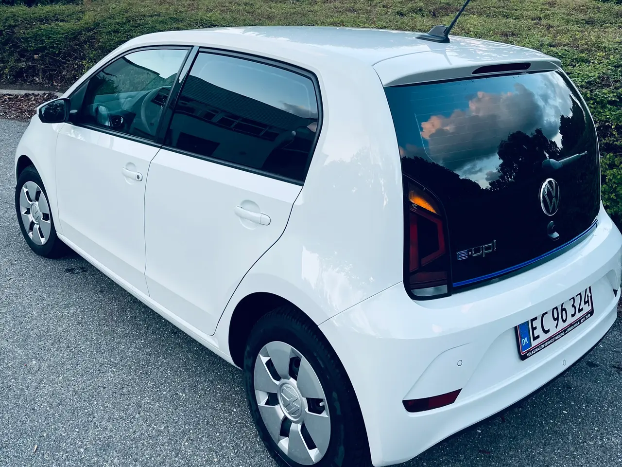 Billede 3 - Velkørende og økonomisk VW e-UP