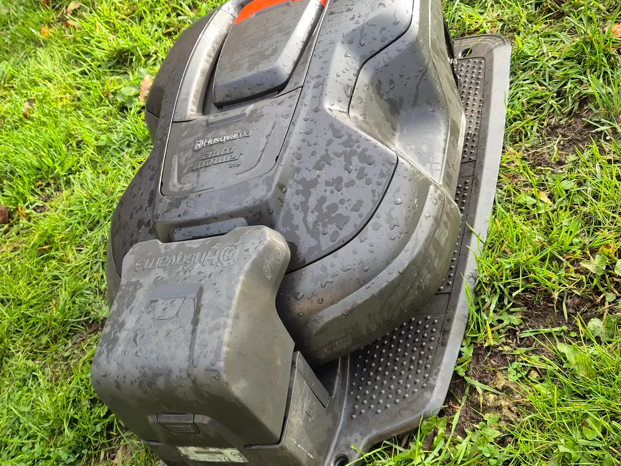 Billede 2 - Husqvarna Automower 315 – nyt batteri + ny hjulmot