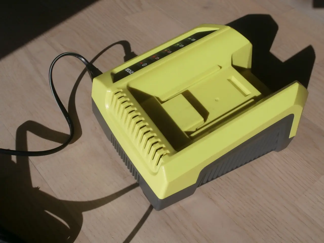 Billede 3 - RYOBI OPLADER TIL 36V BATTERIER 36V/1,7A