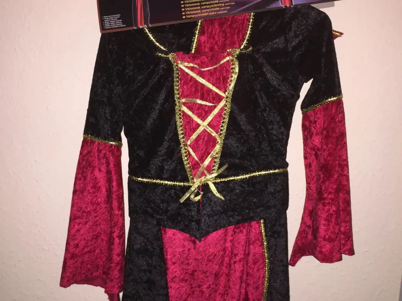 Billede 1 - Vampyrdragt str 140