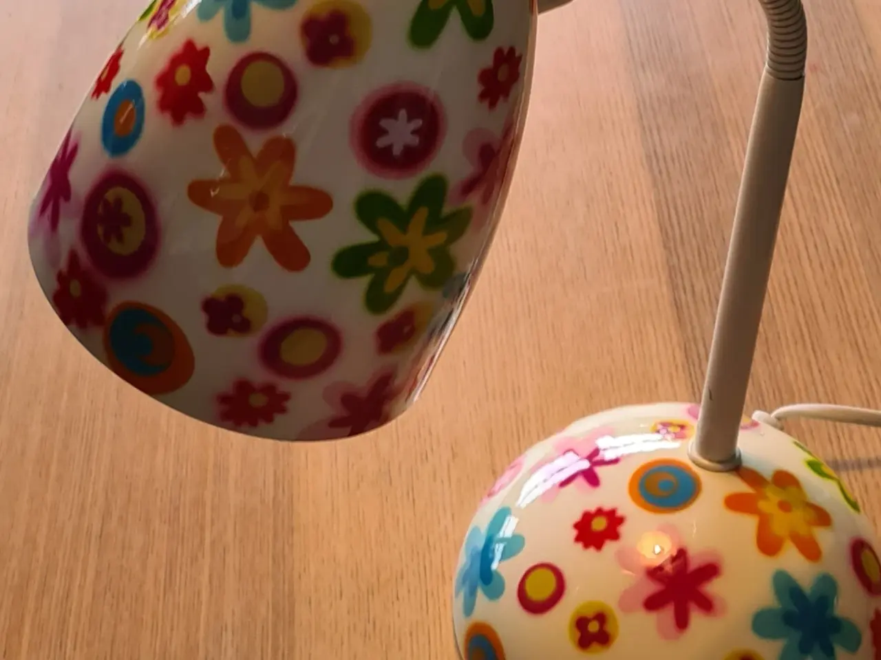 Billede 3 - Farverig bordlampe