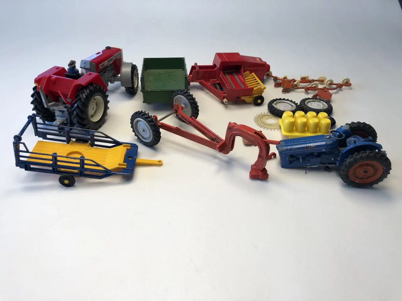 Billede 5 - BRITAINS...TRAKTOR og REDSKABER