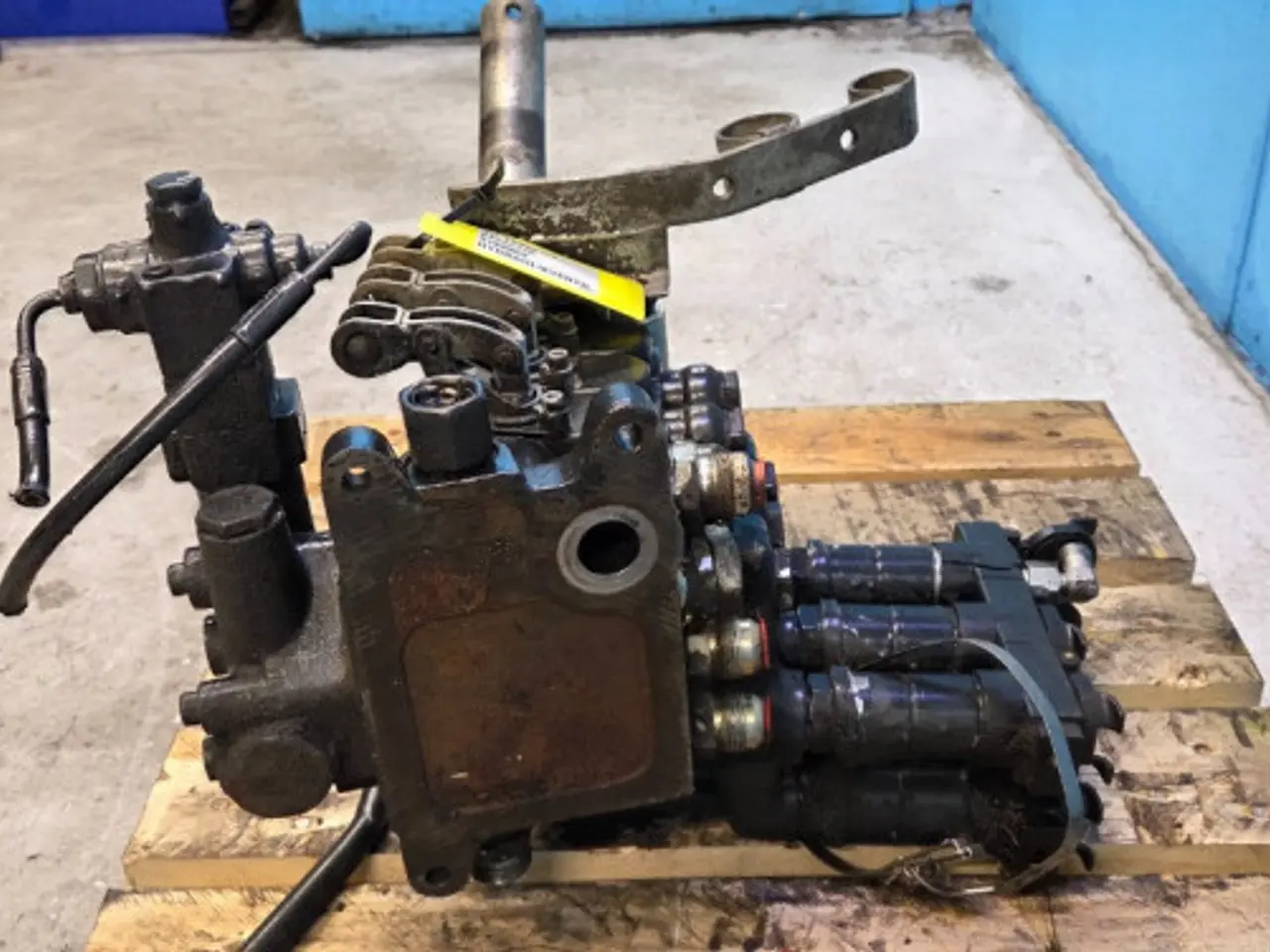 Billede 11 - New Holland T6030 Hydraulikventil 87325126