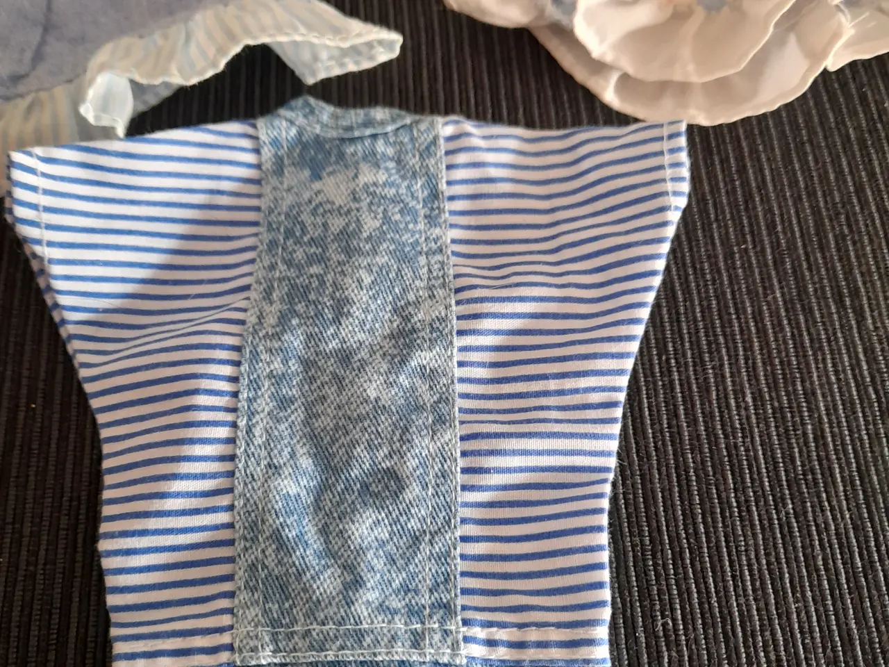 Billede 3 - Gravid Barbie inkl 3 kjoler.