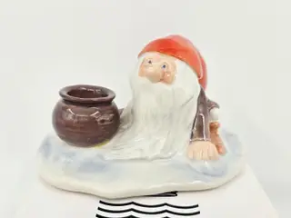 Royal Copenhagen Nisse Med Lysestage nr. 374. Sortering 1