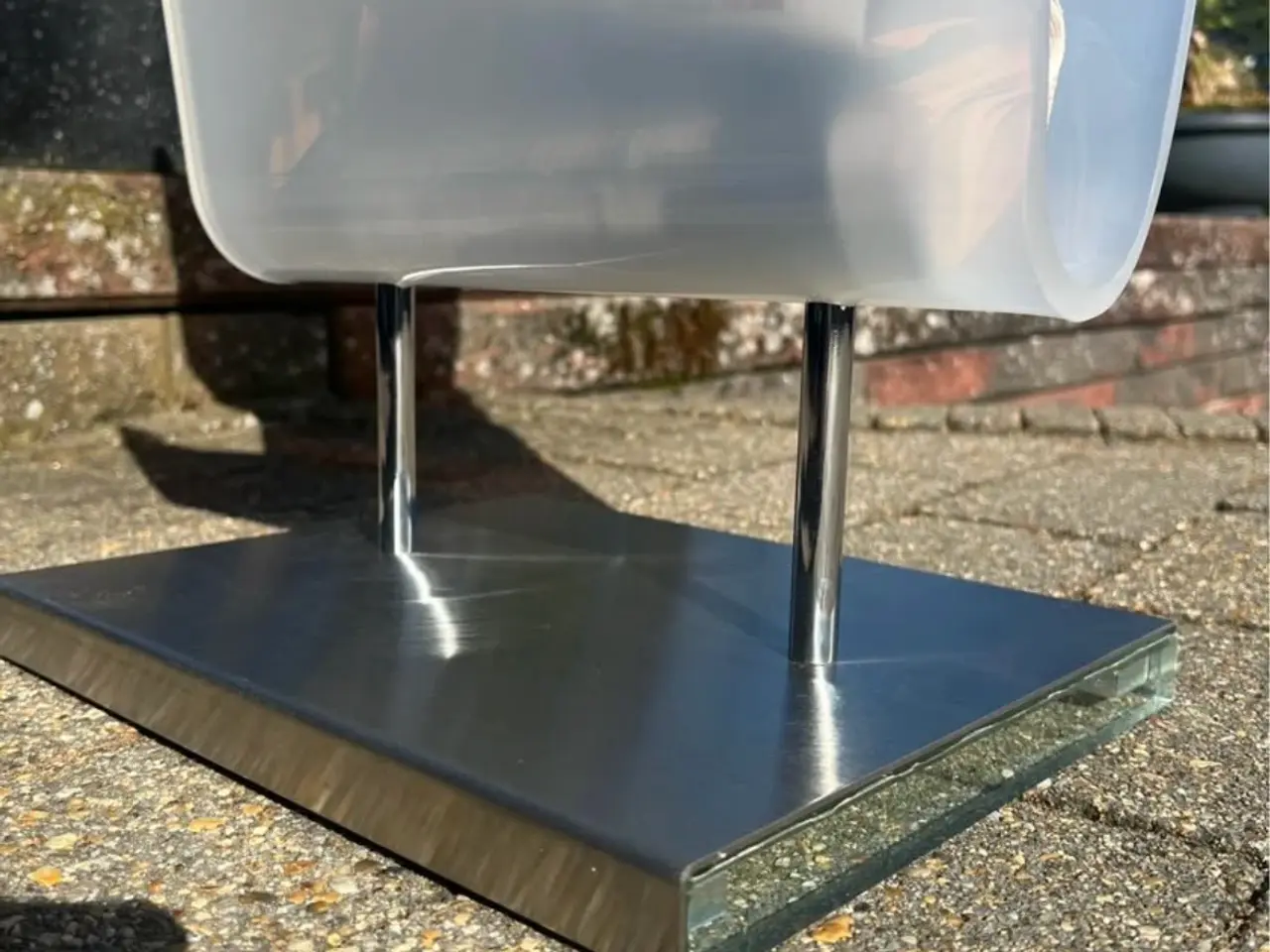 Billede 3 - Eksklusiv avis- brochureholder fra chairs + more.