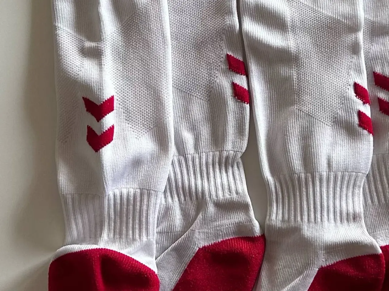 Billede 3 - hummel Element fodboldstrømper, str. 35-38 - 4 par