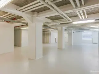 Lejemål til brug for webshop, showroom eller anden kreativ aktivitet - med egen vareelevator