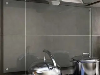 Stænkplade i hærdet glas 90 x 60 cm - transparent