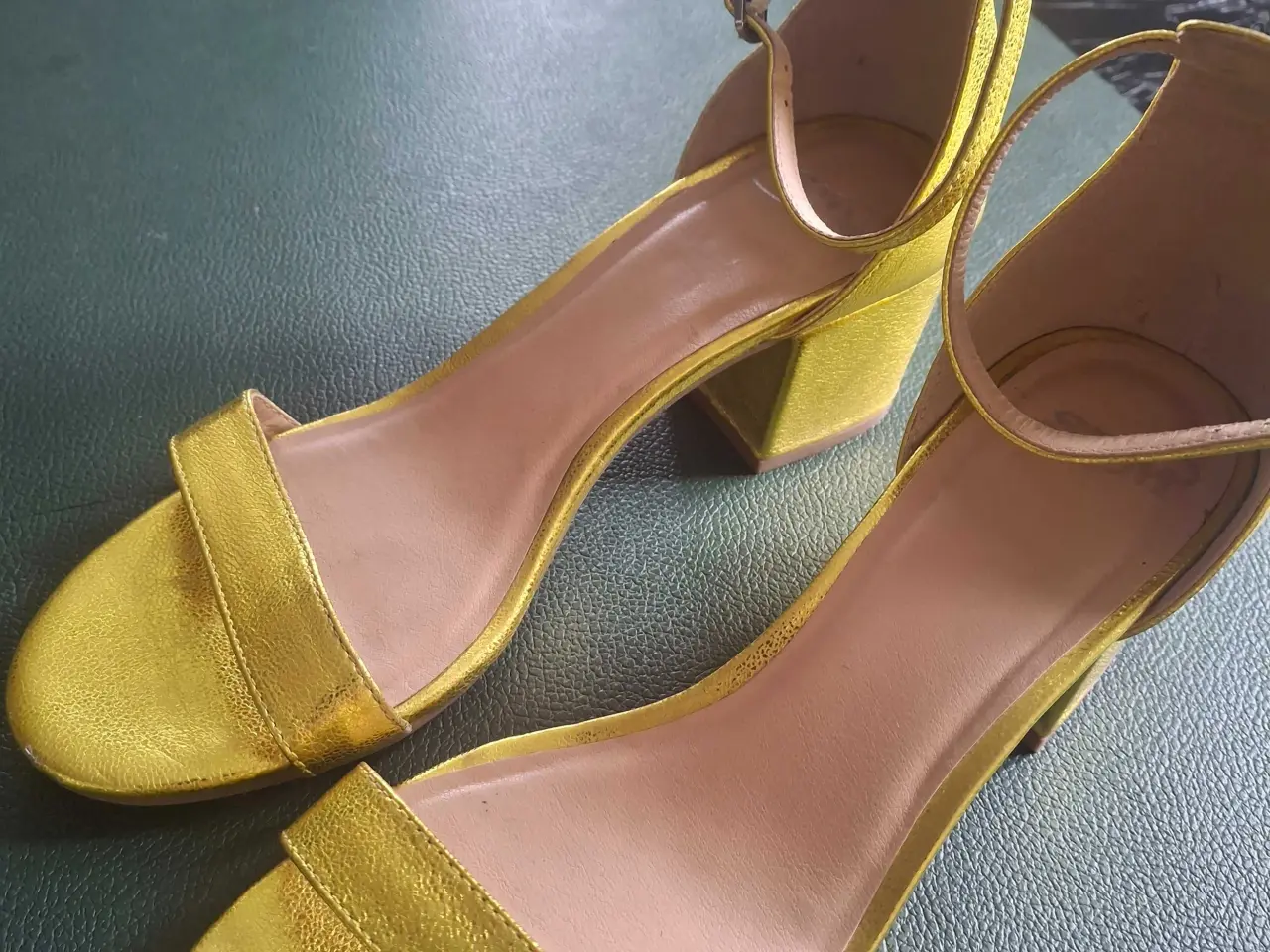 Billede 3 - Fin guldsandal