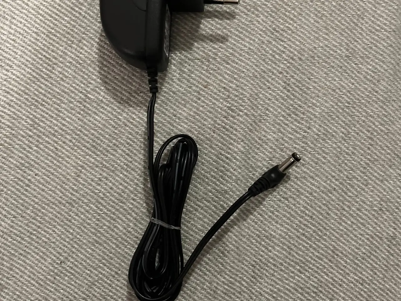 Billede 1 - Strømforsyning Csec 7.5V 200mA 5,4mm