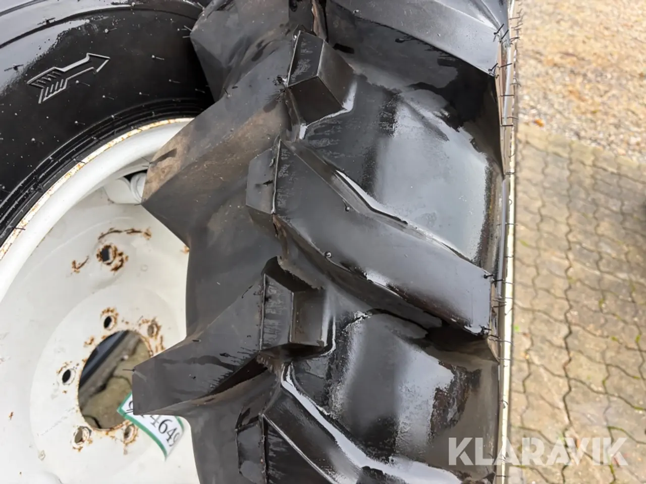 Billede 8 - Kompakttraktor dæk 2 styk 12.4-24