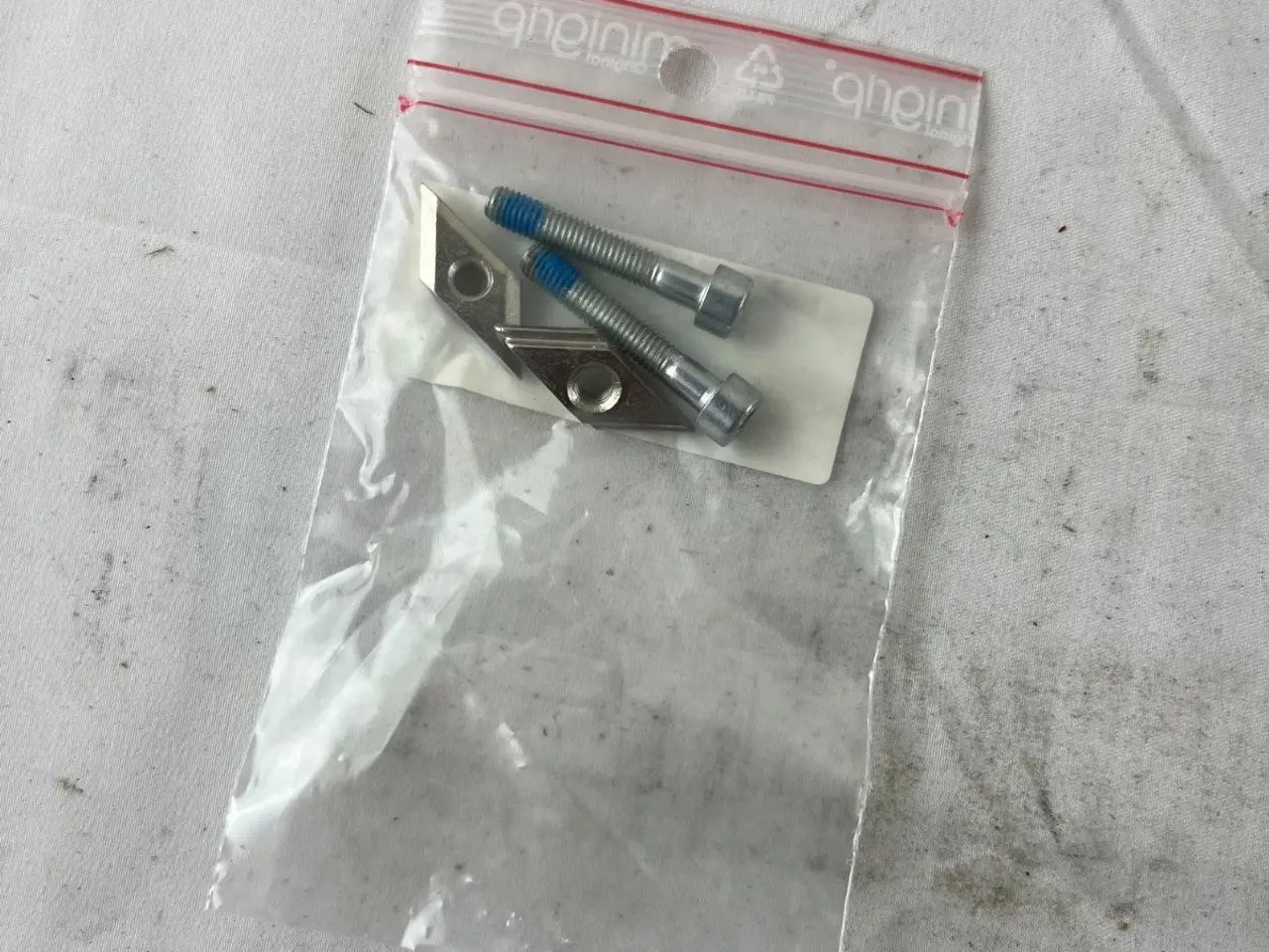 Billede 4 - SICK 2033250 UE403 Mounting Kit Sliding Nuts M4000