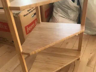 Lille hyggelig hjørnereol