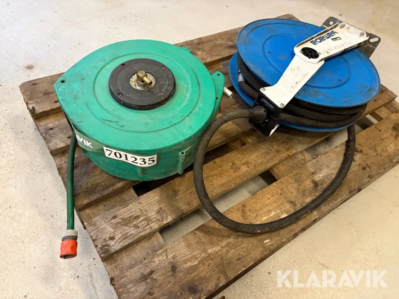 Billede 1 - Slangeopruller - cirka 14 meter slange - en til højtryk og en til vand