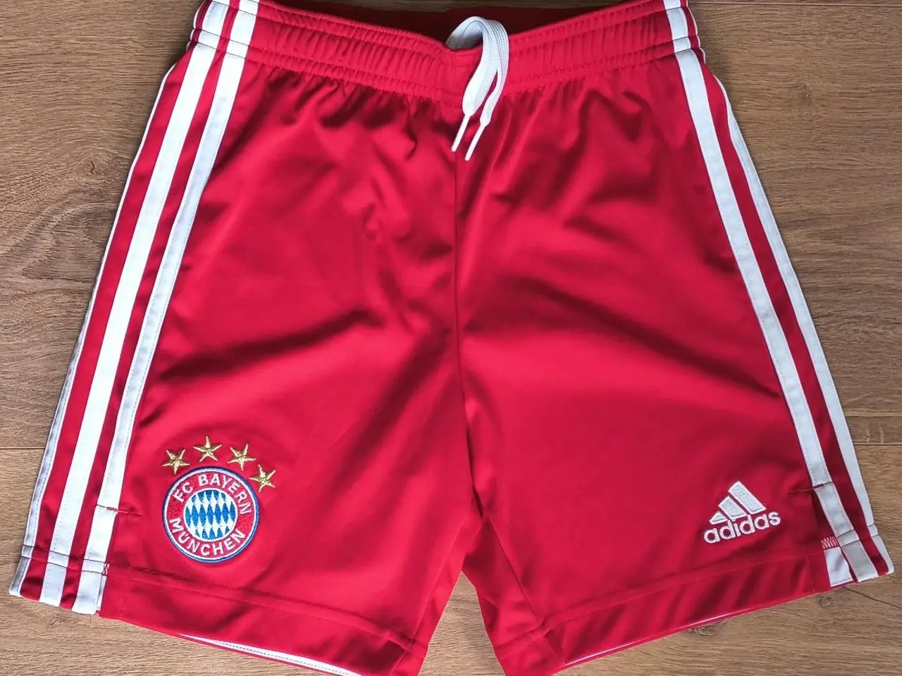 Billede 1 - FC BAYERN SHORTS, STR. 9-10 ÅR, SOM NYE