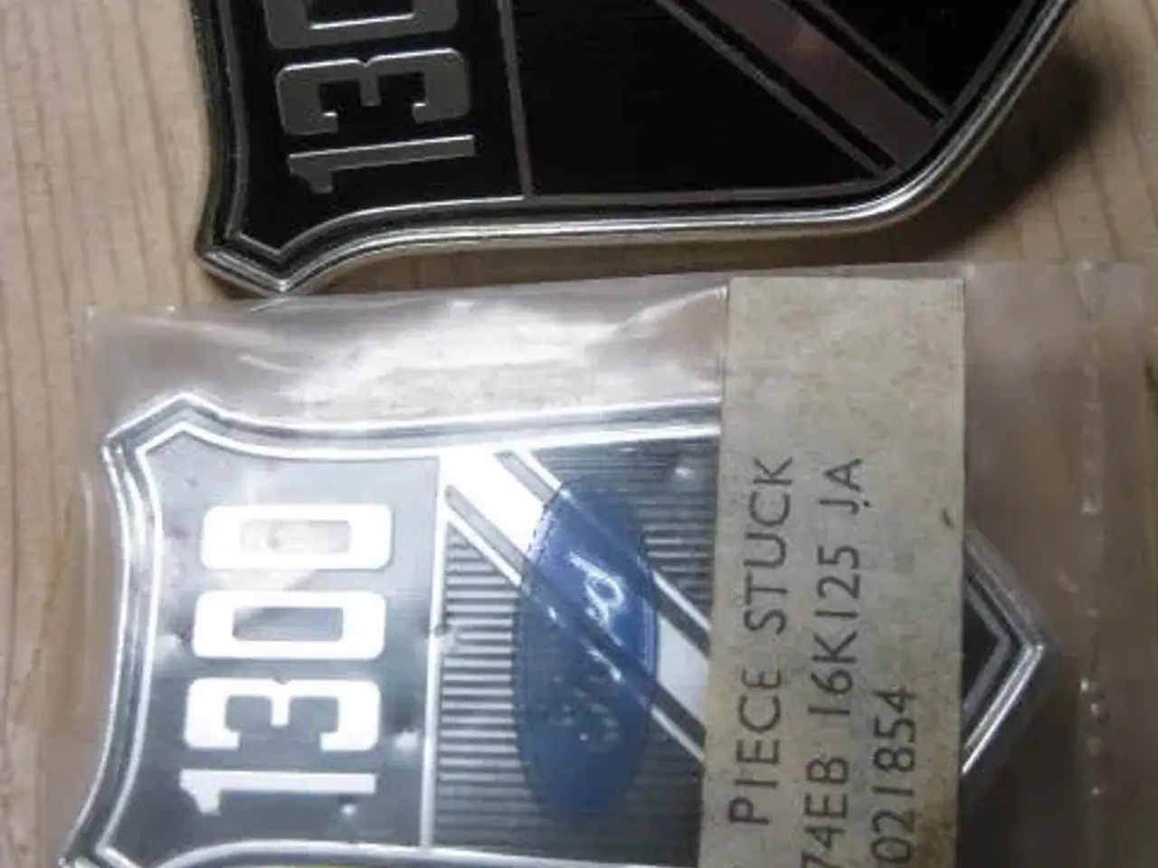 Billede 1 - Ford Taunus emblemer