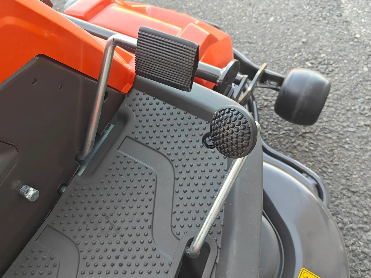 Billede 7 - Husqvarna R214TC. inkl. 103cm klipperdæk