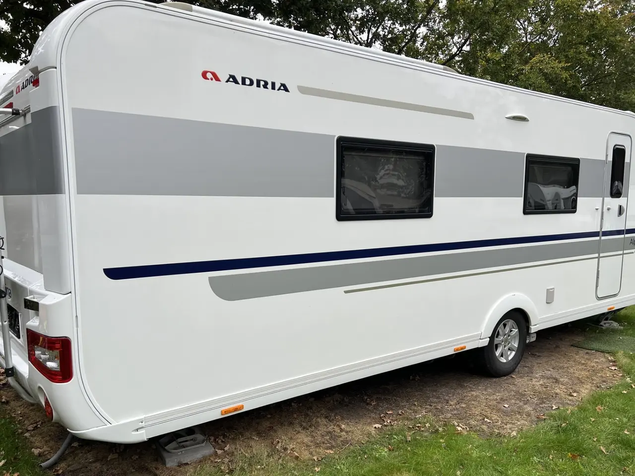 Billede 2 - Adria Alpina 663 HT Med meget godt udstyr.