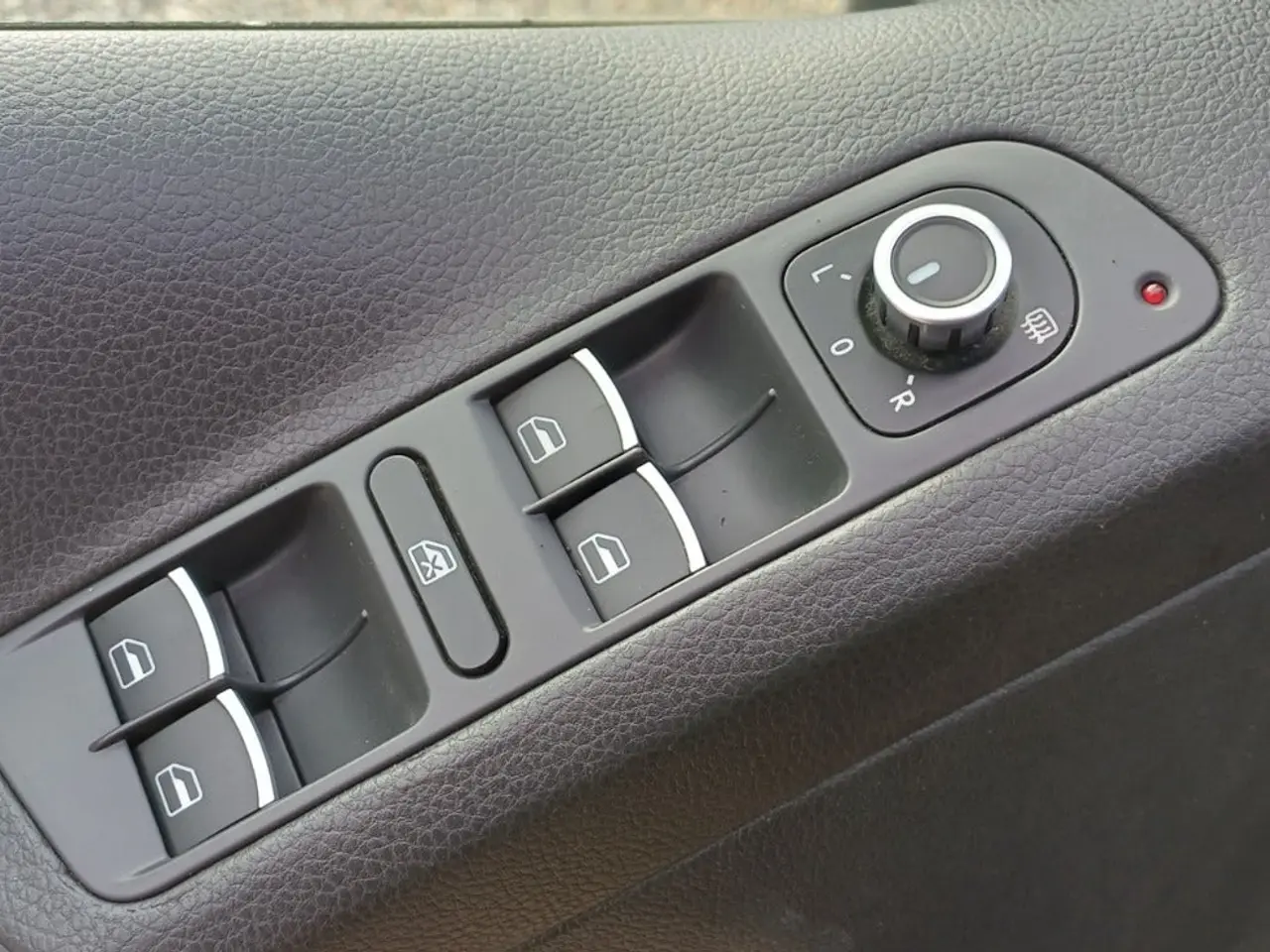 Billede 5 - VW Tiguan 2,0 TDi 140 Sport & Style Tiptr. 4Motion Van