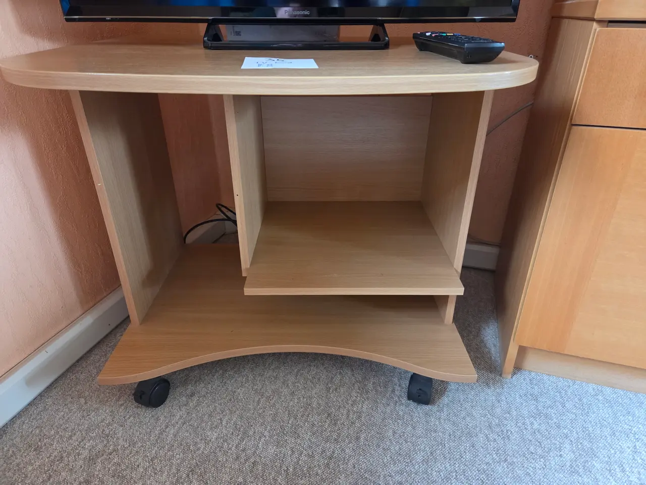 Billede 3 - TV-bord på hjul