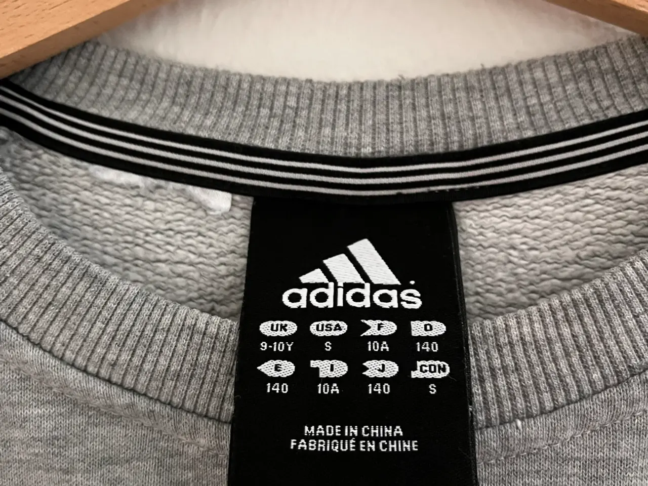 Billede 3 - Adidas sweatshirt str. 140 / 9-10 år