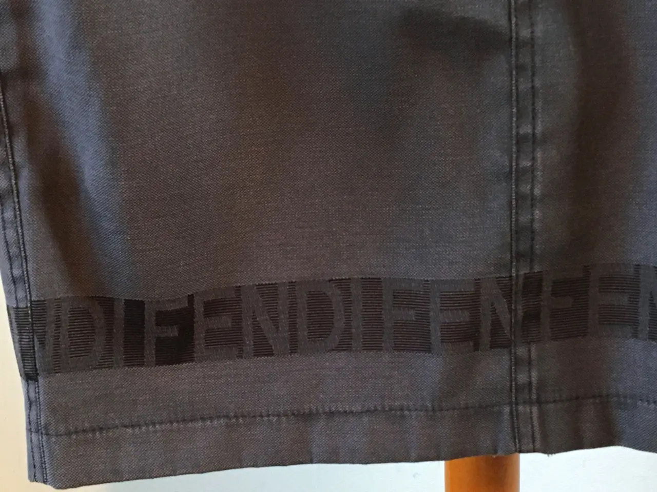 Billede 3 - Fendi, superflot nederdel, str 38