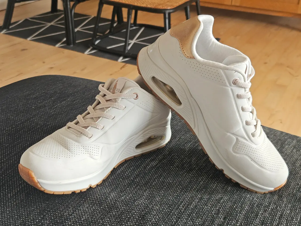 Billede 1 - Hvide sneakers fra skechers