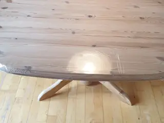 Spisebord i fyrtræ