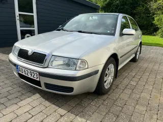 Velholdt Skoda Octavia 1,6 5d