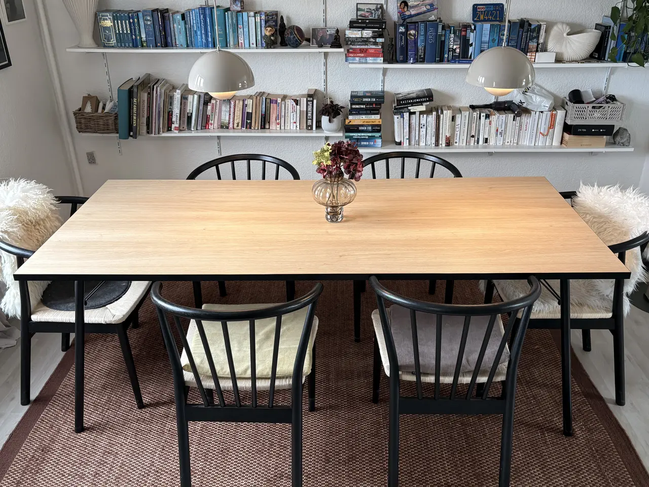 Billede 2 - Spisebord 200x90 cm – plads til 6-8 personer