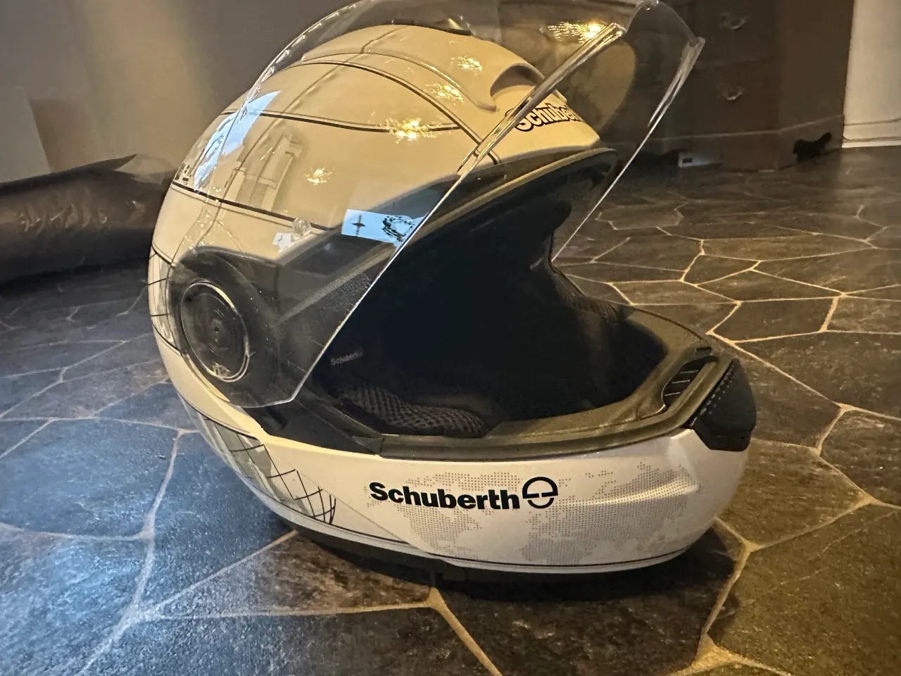 Billede 6 - Styrthjelm mærket Schuberth. C3