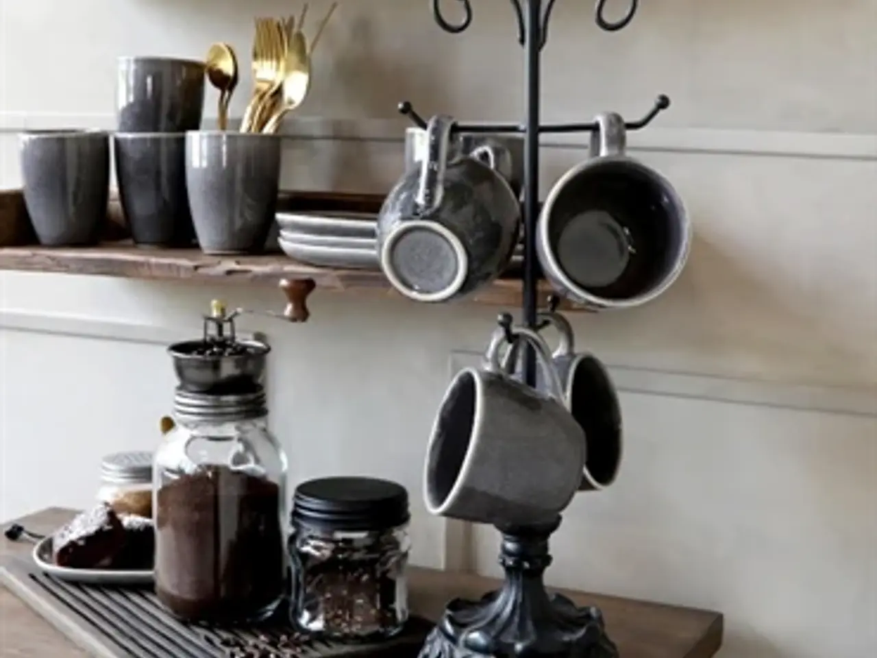 Billede 2 - Sort holder til krus,