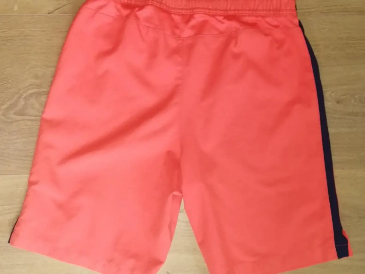 Billede 2 - FC BARCELONA SHORTS, STR. L, I FLOT STAND