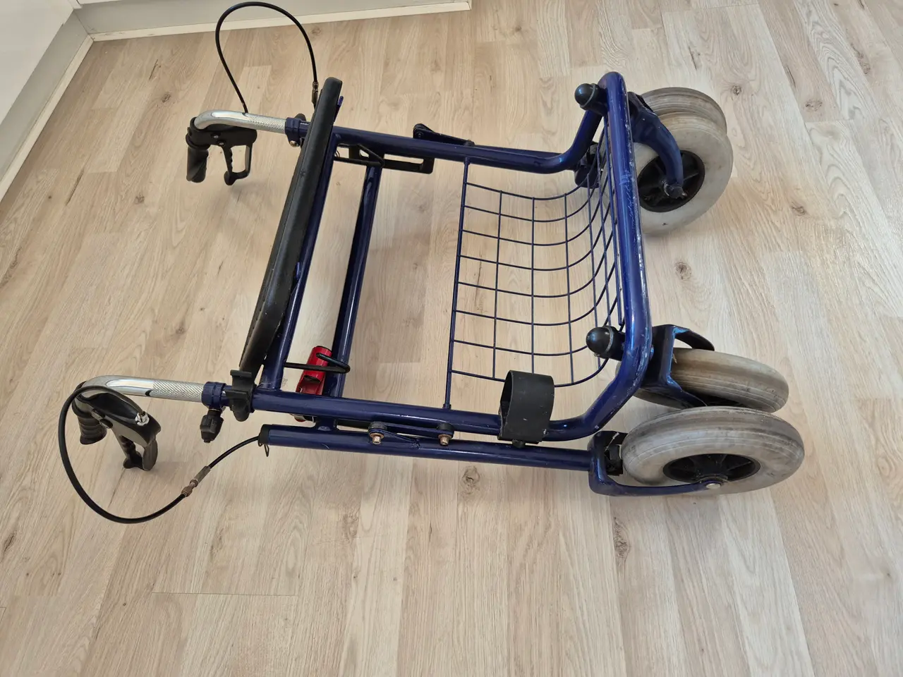 Billede 4 - Rolator,  Håndtag kan indstilles i højden, 