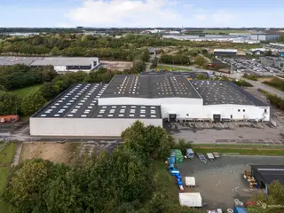 Velbeliggende lager- og produktionsarealer med kontor på i alt 6.888 m²