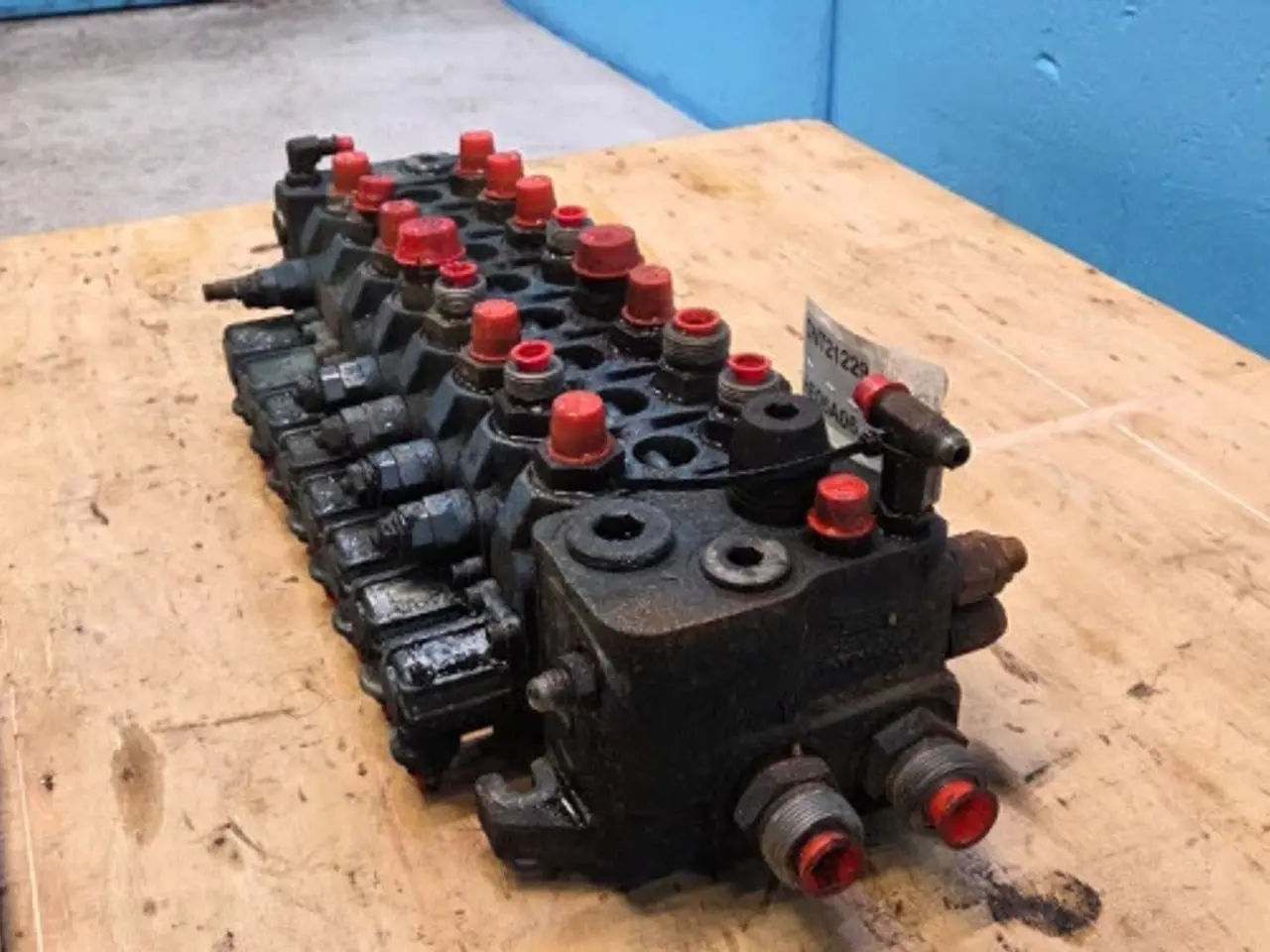 Billede 5 - New Holland LB115B Hydraulikventil 87305216