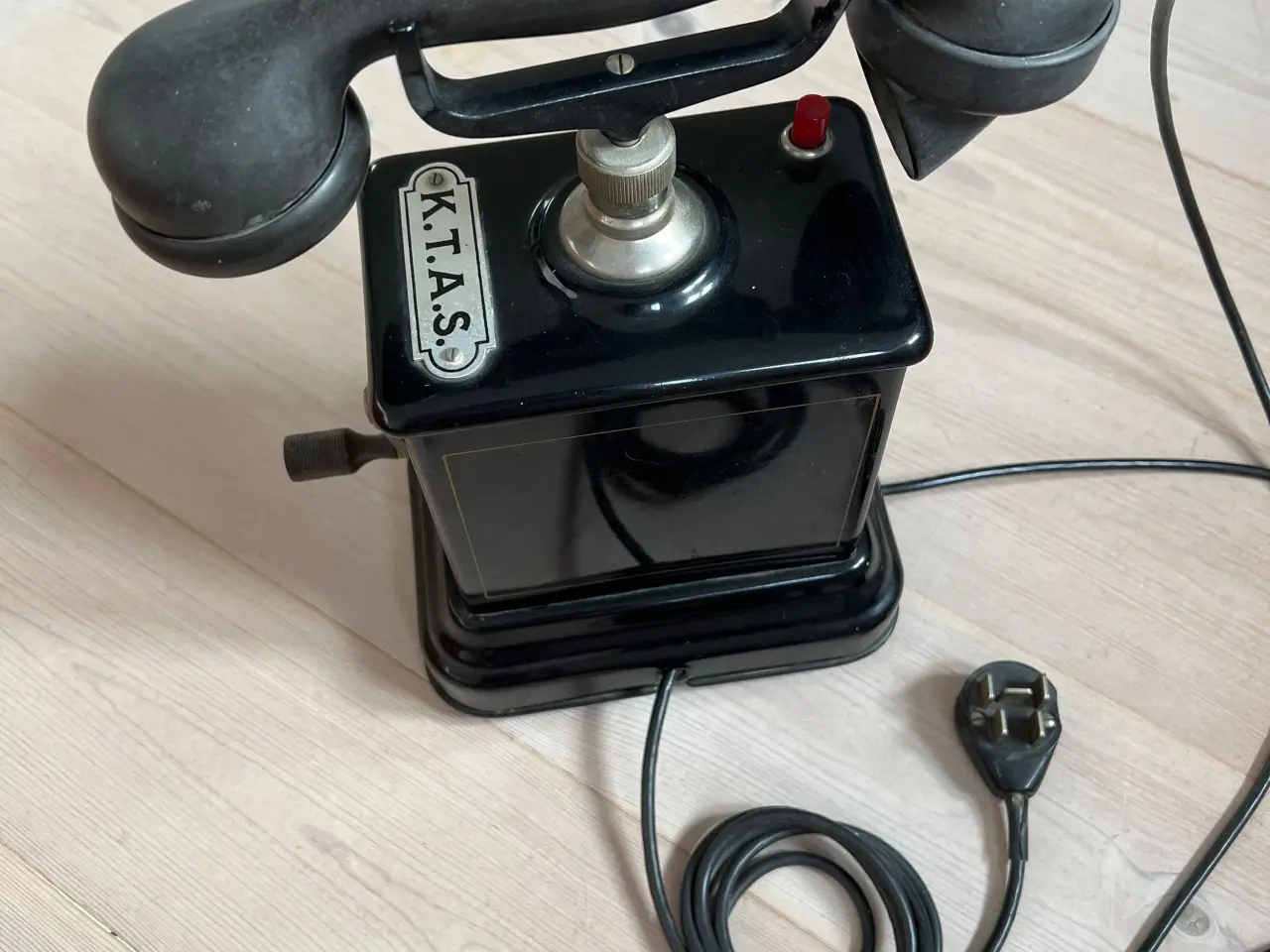 Billede 5 - Gammel K.T.A.S. telefon med håndsving