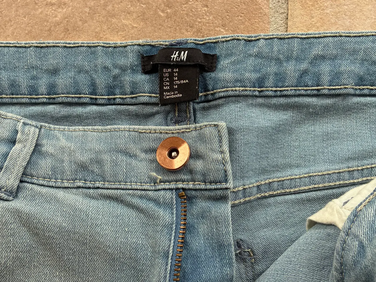 Billede 3 - H&M denim shorts str. 44
