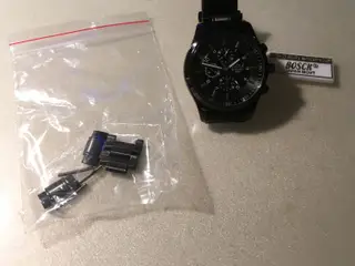 Nyt elegant og smart ur i sort let stål