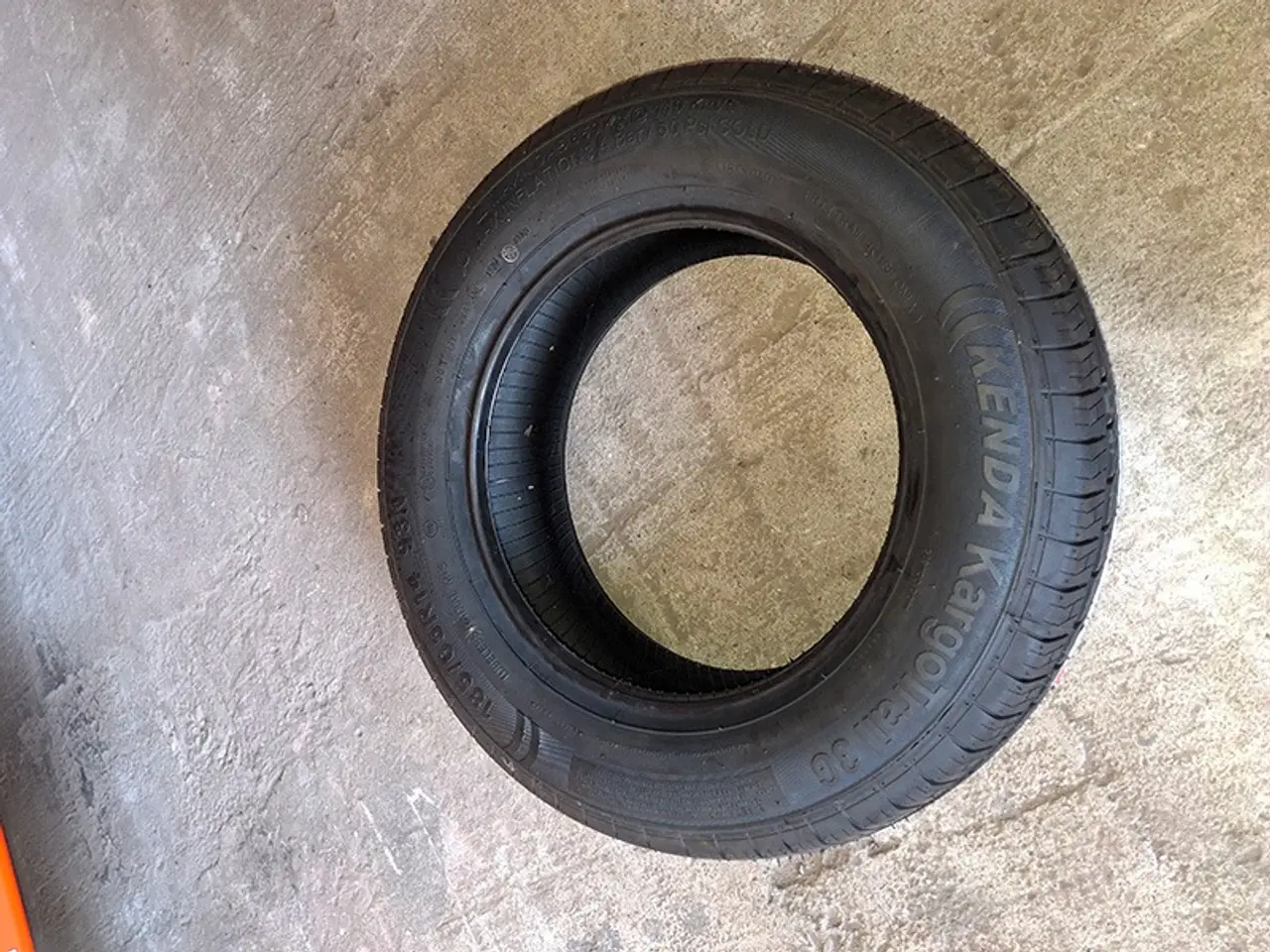 Billede 1 - 185/65R14 93N KR209