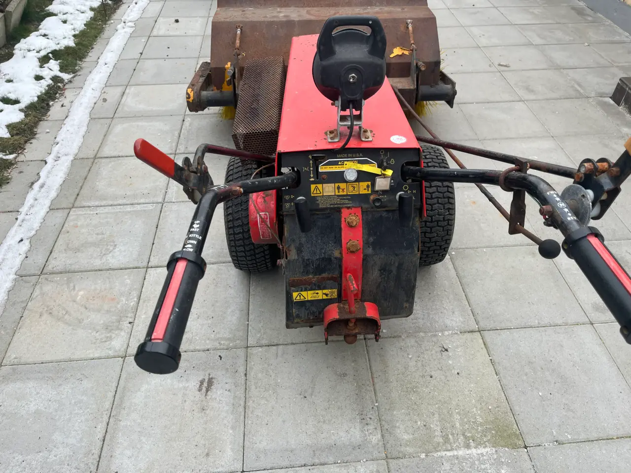 Billede 4 - Gravely fejemaskine 12 hp