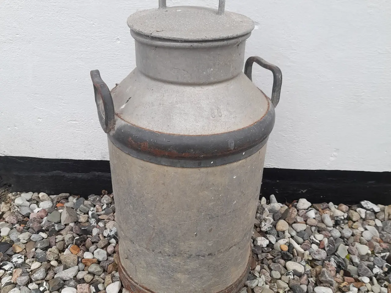 Billede 1 - 2 stk. mælkejunger i aluminium – perfekt til haven