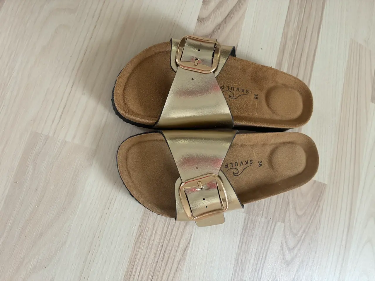 Billede 2 - Sandaler i guld farvet str. 38