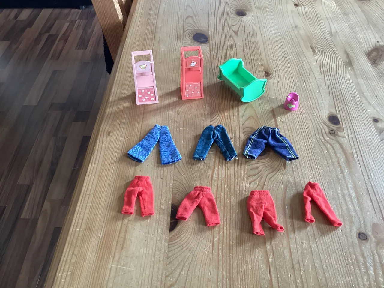Billede 4 - LEGO SCALA TØJ / DUKKER / DIV DELE TIL HEST.