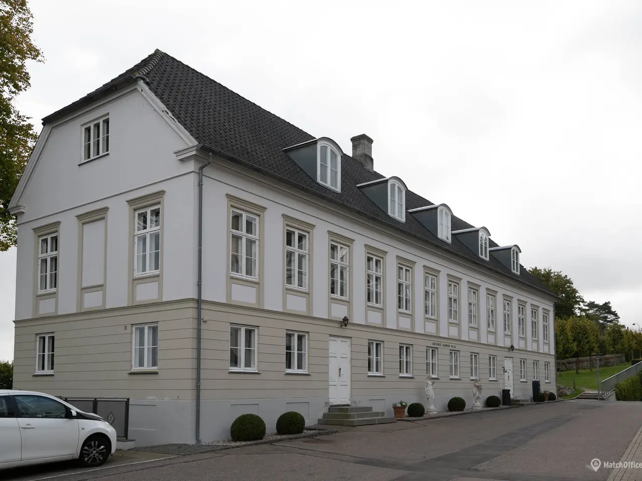 Billede 2 - Kontorejendom i historiske omgivelser på Strandvejen