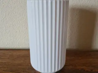 Julegaveidé: Lyngbyvasen, hvid, 20 cm.